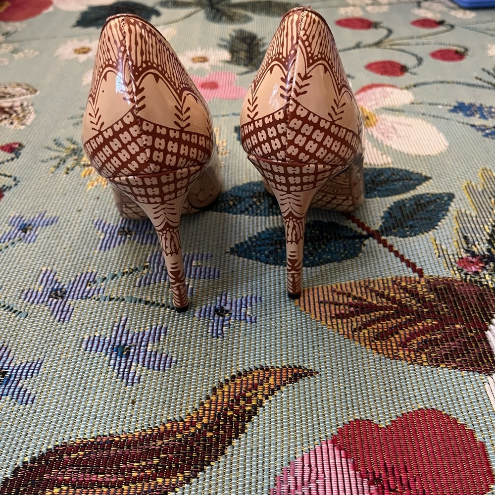Taylor Says Hand Painted Henna Heels - Picture 5 of 5